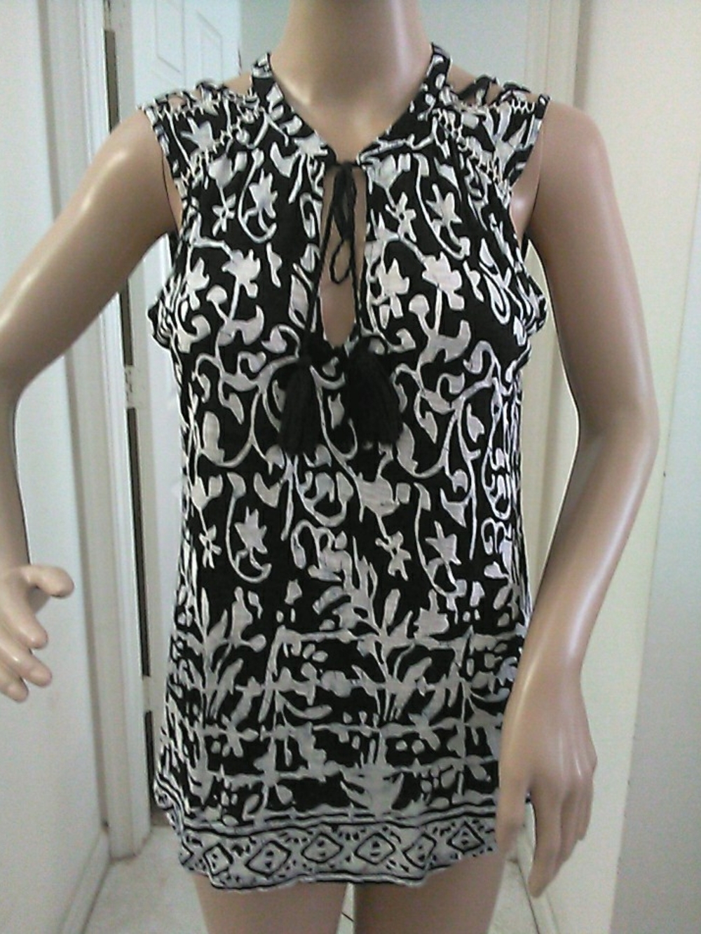 Lucky Brand Black & White Sleeveless Tassel Tie Floral Top Super Thin/ Sheer Sm